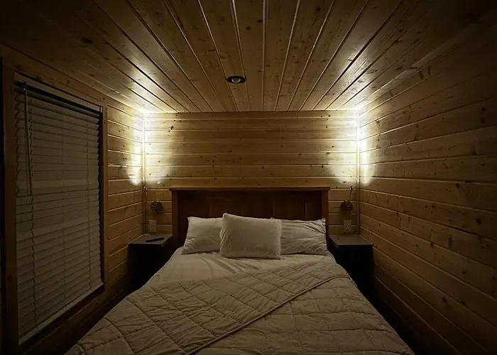 Chalet 036 Tiny Nr Grand Canyon South Rim Sleeps 8 - Full Kitchen *